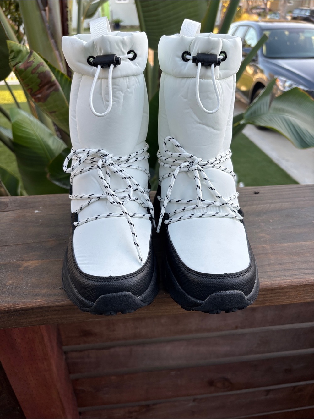 White and Black Women's Winter Earlde Lace-Up Boots
